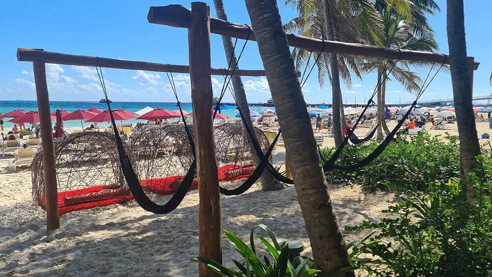 Pláž v Playa del Carmen. Výhľad z hotela. Mexiko