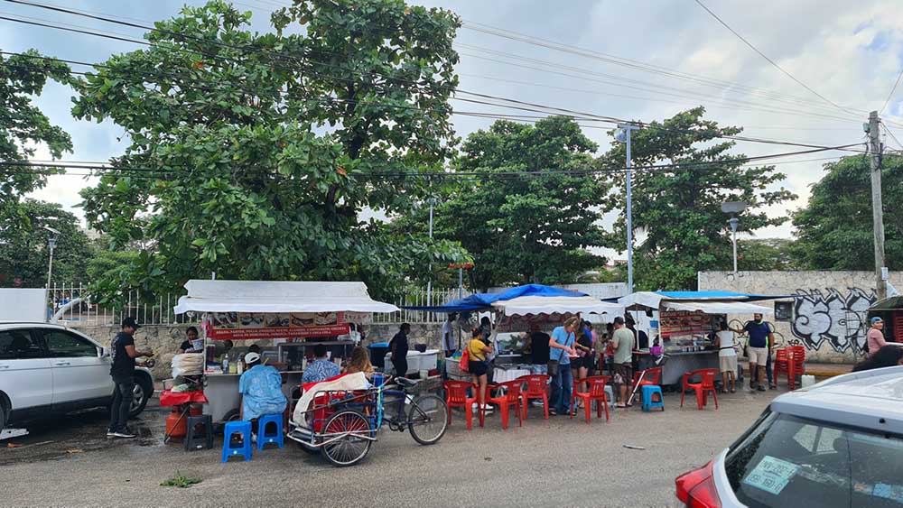 Playa del Carmen, Tacos na rohu ulice. Mexico